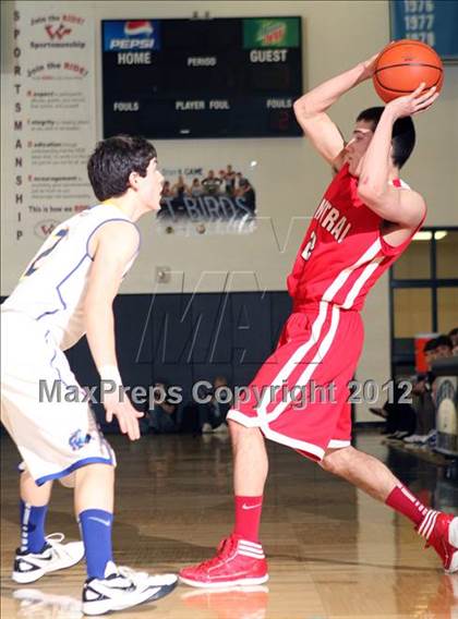 Thumbnail 2 in Central vs. Sheridan (4A East Regional Playoffs) photogallery.