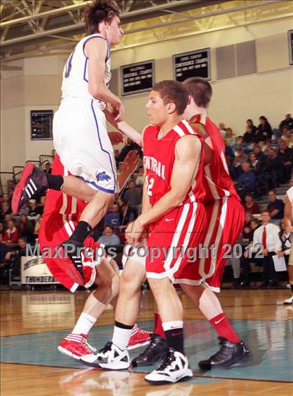 Thumbnail 1 in Central vs. Sheridan (4A East Regional Playoffs) photogallery.