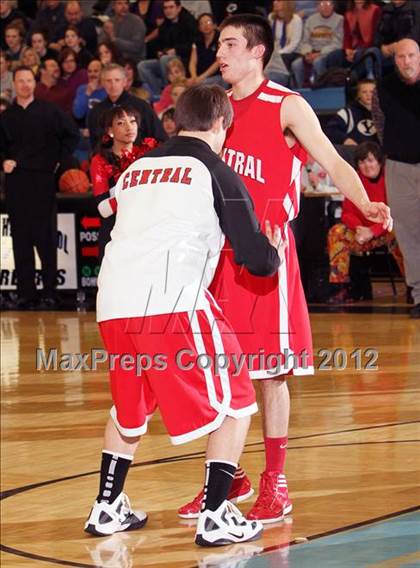 Thumbnail 3 in Central vs. Sheridan (4A East Regional Playoffs) photogallery.