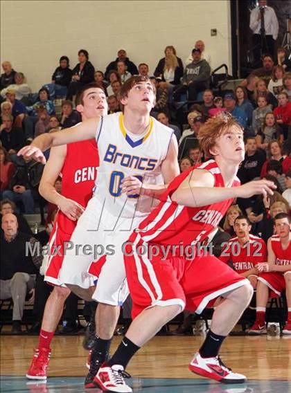 Thumbnail 3 in Central vs. Sheridan (4A East Regional Playoffs) photogallery.
