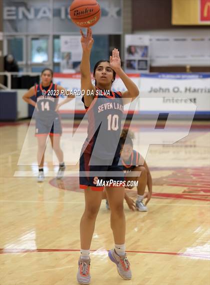 Thumbnail 2 in Seven Lakes vs Shadow Creek (McDonald's Texas Invitational) photogallery.