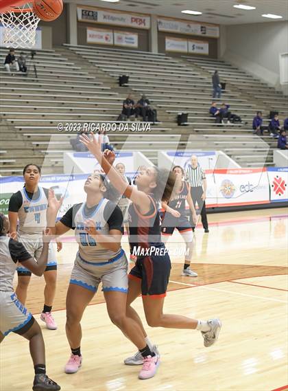 Thumbnail 1 in Seven Lakes vs Shadow Creek (McDonald's Texas Invitational) photogallery.