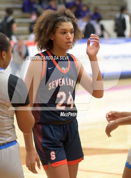 Thumbnail 1 in Seven Lakes vs Shadow Creek (McDonald's Texas Invitational) photogallery.