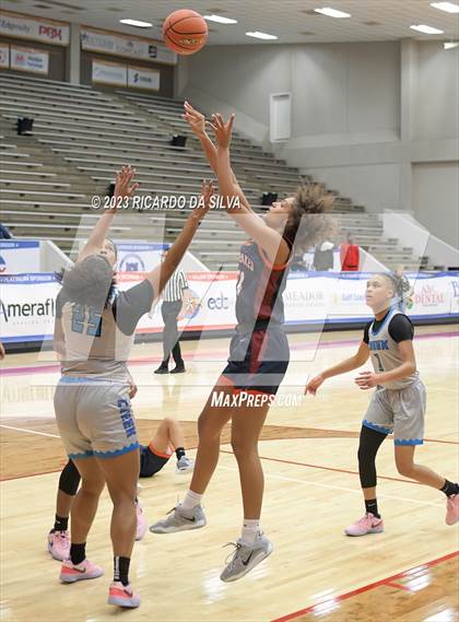 Thumbnail 3 in Seven Lakes vs Shadow Creek (McDonald's Texas Invitational) photogallery.