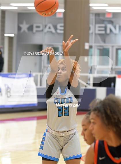 Thumbnail 3 in Seven Lakes vs Shadow Creek (McDonald's Texas Invitational) photogallery.