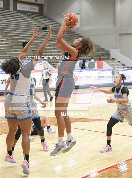 Thumbnail 2 in Seven Lakes vs Shadow Creek (McDonald's Texas Invitational) photogallery.