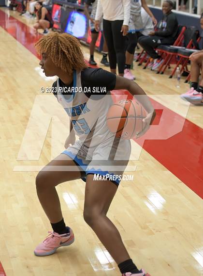 Thumbnail 2 in Seven Lakes vs Shadow Creek (McDonald's Texas Invitational) photogallery.
