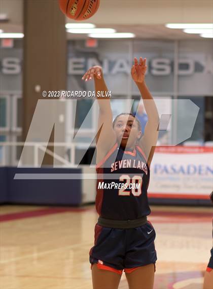Thumbnail 2 in Seven Lakes vs Shadow Creek (McDonald's Texas Invitational) photogallery.