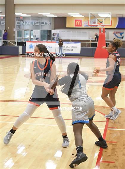 Thumbnail 1 in Seven Lakes vs Shadow Creek (McDonald's Texas Invitational) photogallery.