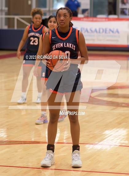 Thumbnail 2 in Seven Lakes vs Shadow Creek (McDonald's Texas Invitational) photogallery.