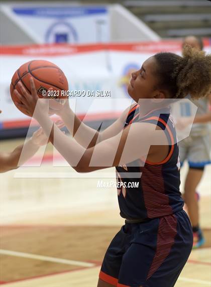 Thumbnail 2 in Seven Lakes vs Shadow Creek (McDonald's Texas Invitational) photogallery.