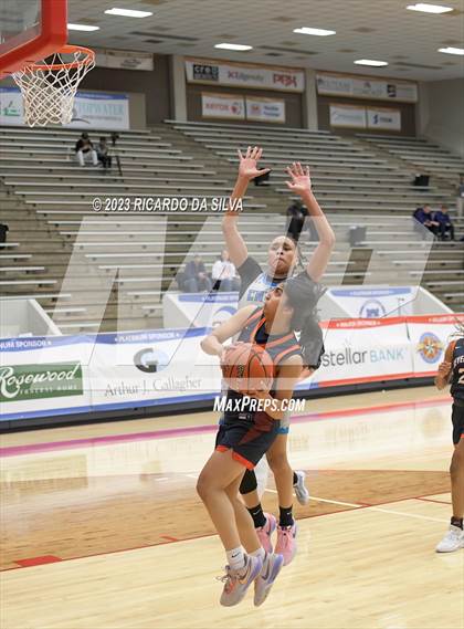 Thumbnail 2 in Seven Lakes vs Shadow Creek (McDonald's Texas Invitational) photogallery.