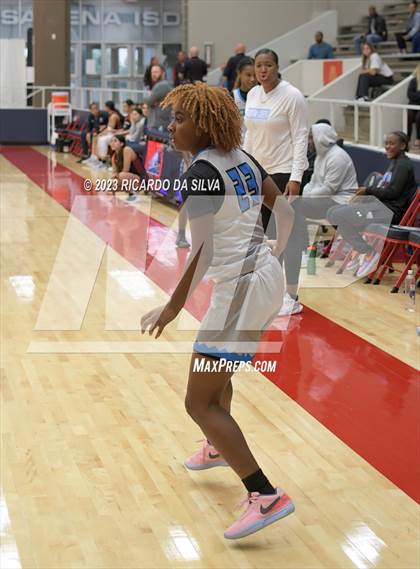 Thumbnail 2 in Seven Lakes vs Shadow Creek (McDonald's Texas Invitational) photogallery.