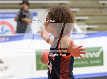 Thumbnail 3 in Seven Lakes vs Shadow Creek (McDonald's Texas Invitational) photogallery.