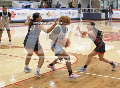 Thumbnail 1 in Seven Lakes vs Shadow Creek (McDonald's Texas Invitational) photogallery.