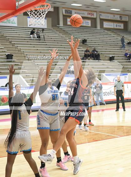 Thumbnail 3 in Seven Lakes vs Shadow Creek (McDonald's Texas Invitational) photogallery.
