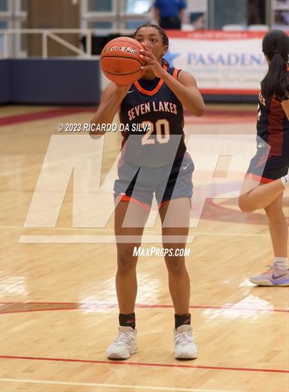 Thumbnail 3 in Seven Lakes vs Shadow Creek (McDonald's Texas Invitational) photogallery.