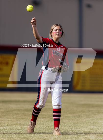 Thumbnail 2 in South Panola vs. Neshoba Central photogallery.