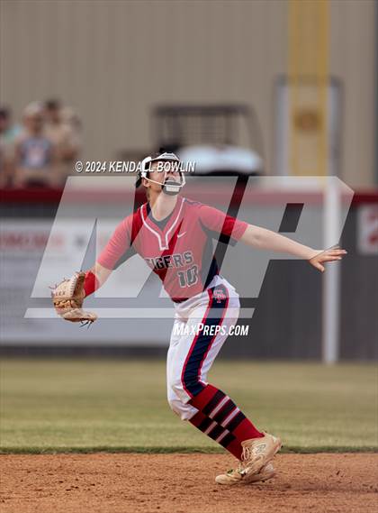 Thumbnail 3 in South Panola vs. Neshoba Central photogallery.