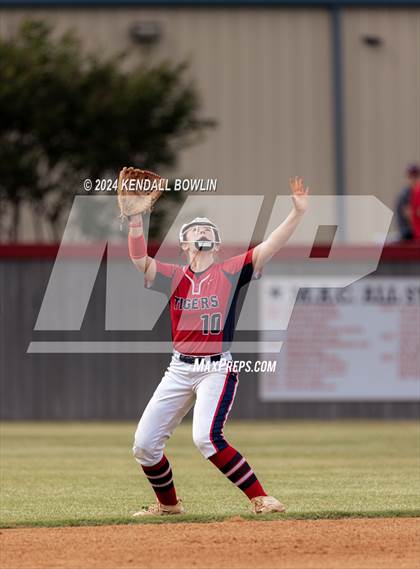Thumbnail 2 in South Panola vs. Neshoba Central photogallery.