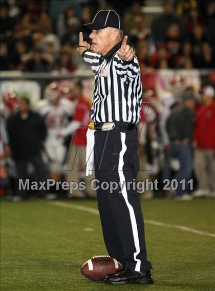 Thumbnail 3 in Garden Grove vs. Beckman (CIF SS Southern Division Final) photogallery.