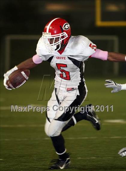 Thumbnail 3 in Garden Grove vs. Beckman (CIF SS Southern Division Final) photogallery.