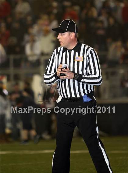 Thumbnail 2 in Garden Grove vs. Beckman (CIF SS Southern Division Final) photogallery.
