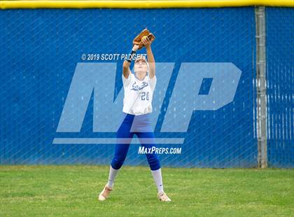 Thumbnail 2 in Santa Margarita vs. Great Oak (CIF SS D1 Quarterfinal) photogallery.