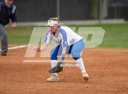 Thumbnail 1 in Santa Margarita vs. Great Oak (CIF SS D1 Quarterfinal) photogallery.