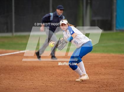 Thumbnail 2 in Santa Margarita vs. Great Oak (CIF SS D1 Quarterfinal) photogallery.