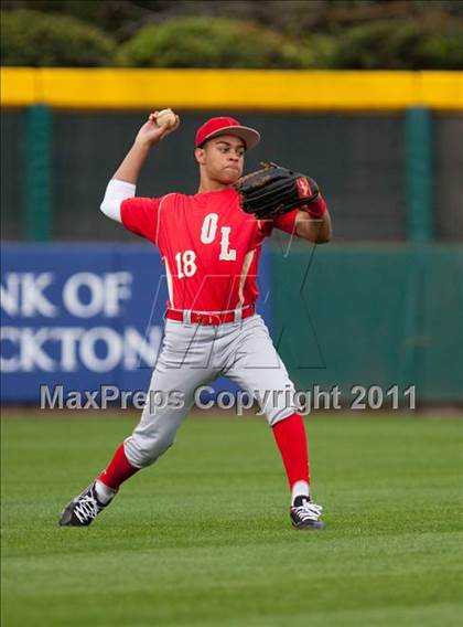 Thumbnail 3 in St. Mary's vs. Orange Lutheran photogallery.