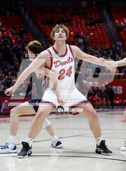 Thumbnail 1 in Woods Cross vs. Springville (UHSAA 5A Semifinal) photogallery.
