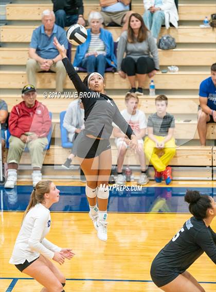 Thumbnail 3 in Indianapolis Bishop Chatard @ Heritage Christian photogallery.