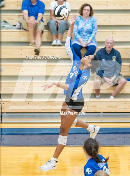 Thumbnail 1 in Indianapolis Bishop Chatard @ Heritage Christian photogallery.
