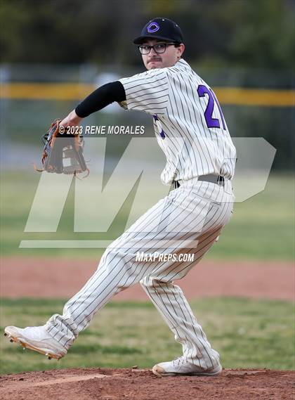 Thumbnail 2 in La Canada vs Cathedral photogallery.
