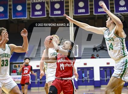 Thumbnail 3 in Yorktown vs Pike (Fieldhouse Classic) photogallery.