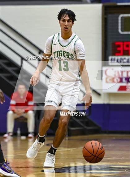 Thumbnail 2 in Yorktown vs Pike (Fieldhouse Classic) photogallery.