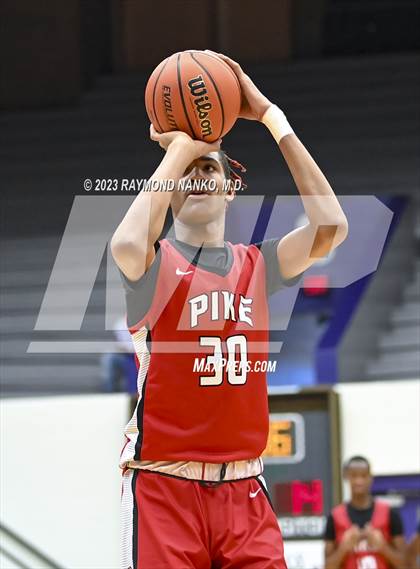 Thumbnail 2 in Yorktown vs Pike (Fieldhouse Classic) photogallery.