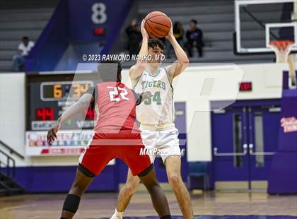 Thumbnail 2 in Yorktown vs Pike (Fieldhouse Classic) photogallery.
