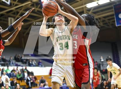 Thumbnail 2 in Yorktown vs Pike (Fieldhouse Classic) photogallery.
