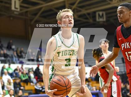 Thumbnail 3 in Yorktown vs Pike (Fieldhouse Classic) photogallery.