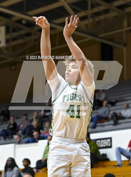 Thumbnail 1 in Yorktown vs Pike (Fieldhouse Classic) photogallery.