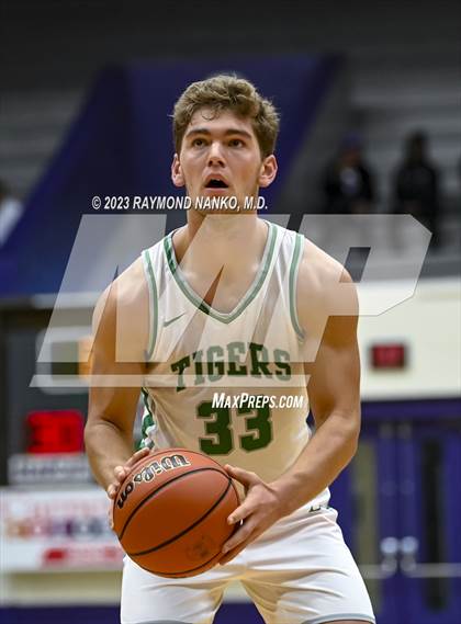 Thumbnail 3 in Yorktown vs Pike (Fieldhouse Classic) photogallery.