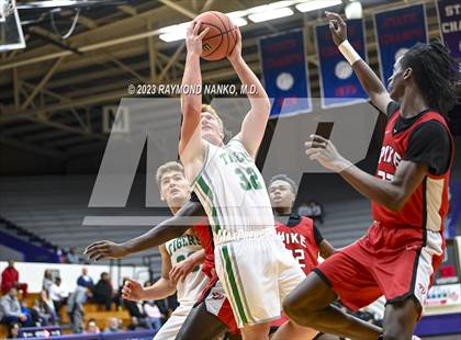 Thumbnail 3 in Yorktown vs Pike (Fieldhouse Classic) photogallery.