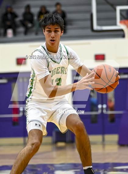 Thumbnail 3 in Yorktown vs Pike (Fieldhouse Classic) photogallery.