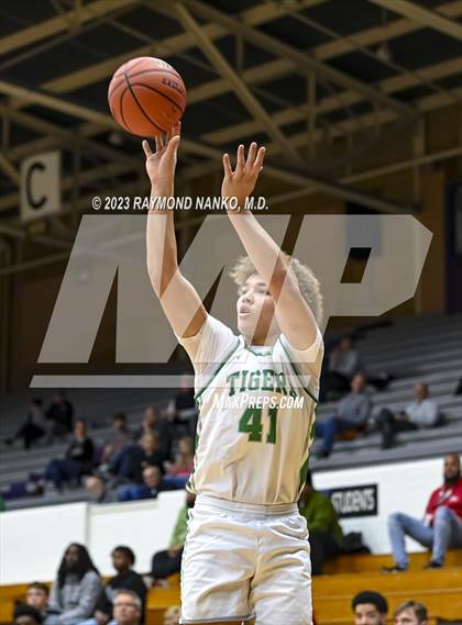 Thumbnail 3 in Yorktown vs Pike (Fieldhouse Classic) photogallery.