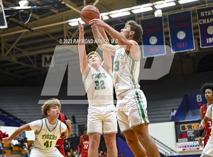 Thumbnail 2 in Yorktown vs Pike (Fieldhouse Classic) photogallery.