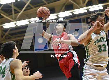 Thumbnail 3 in Yorktown vs Pike (Fieldhouse Classic) photogallery.