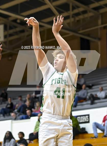 Thumbnail 2 in Yorktown vs Pike (Fieldhouse Classic) photogallery.