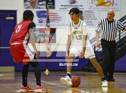 Thumbnail 1 in Yorktown vs Pike (Fieldhouse Classic) photogallery.